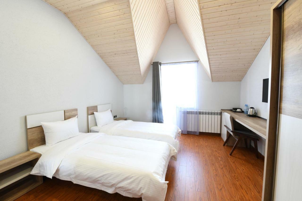 Hotel Ereto 구다우리 외부 사진