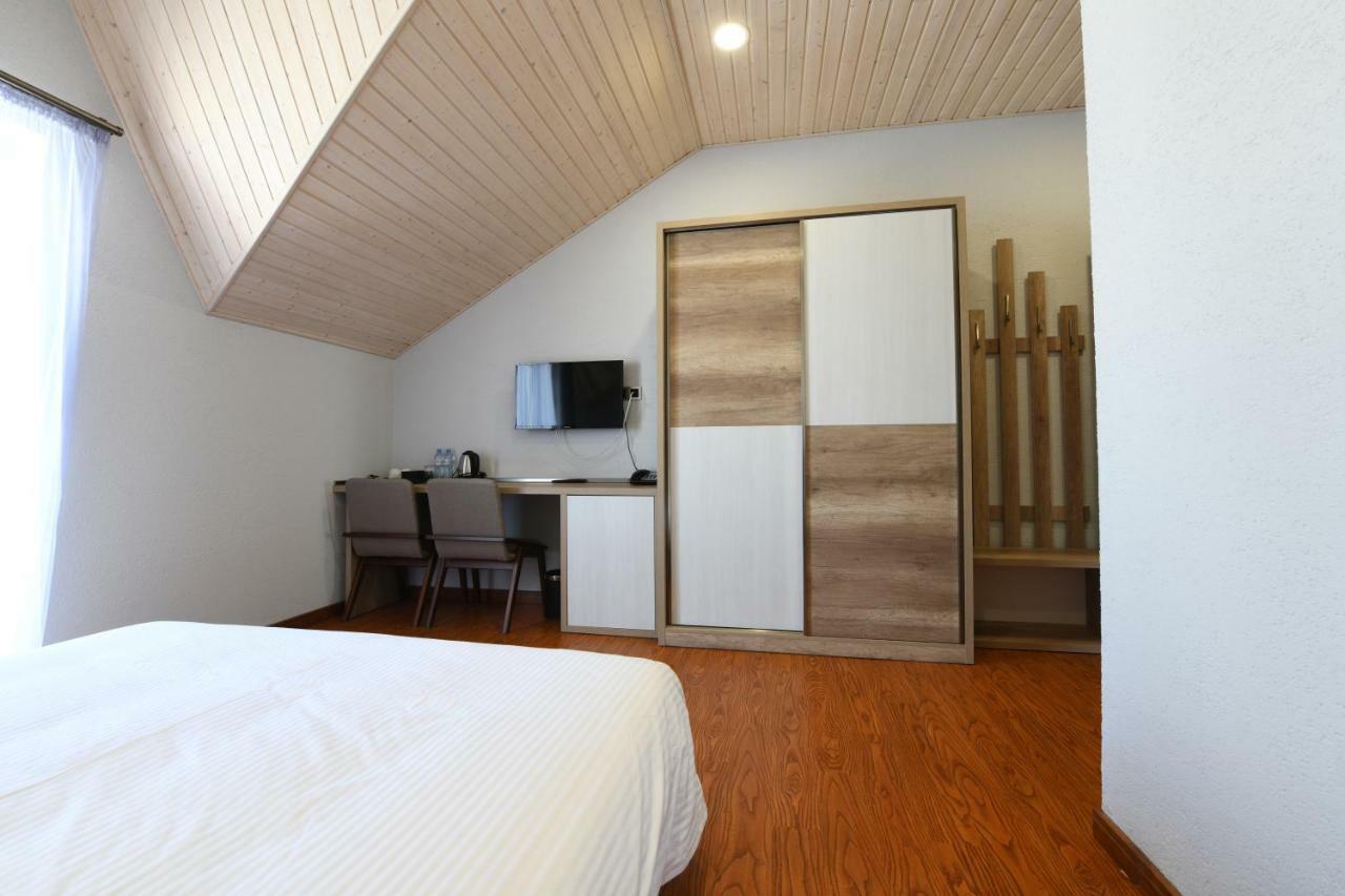 Hotel Ereto 구다우리 외부 사진