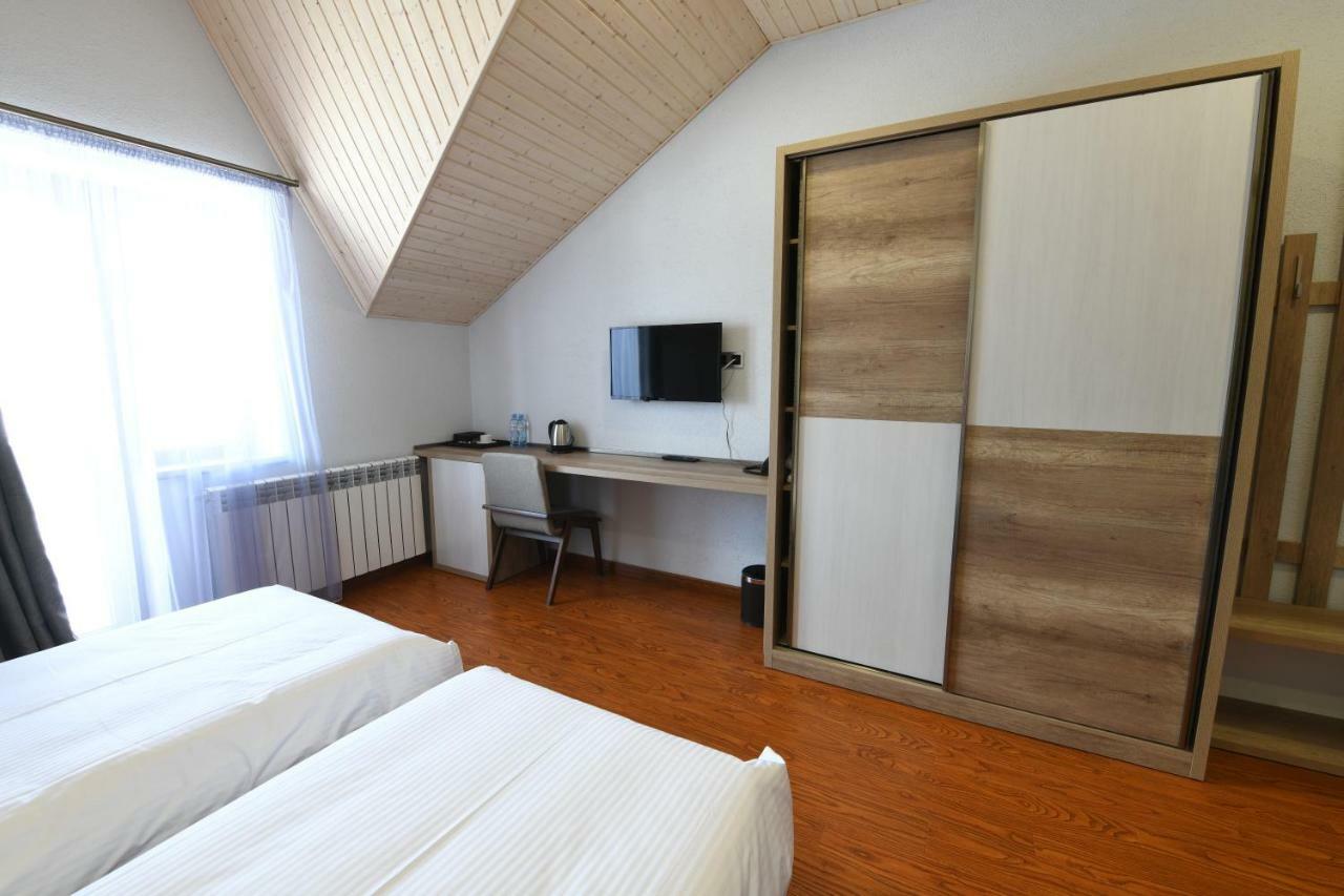 Hotel Ereto 구다우리 외부 사진